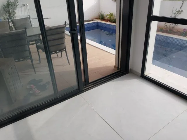 יציאה ישירה מהבית אל החצר
