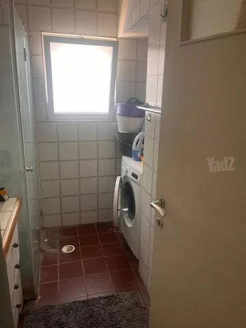 חדר רחצה ופינת כביסה